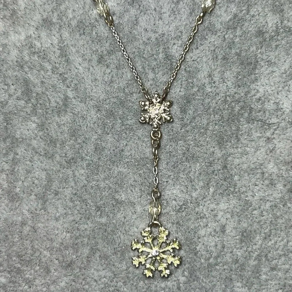 N28. VINTAGE AVON STERLING‎ SILVER PLATED SNOWFLAKE NECKLACE RHINESTONES - Picture 2 of 7